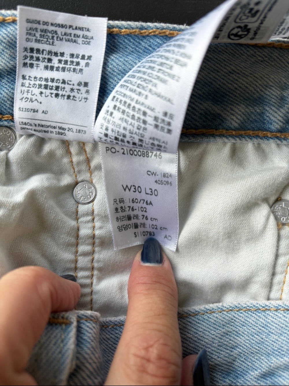 Levi's 501 Women’s Light Blue Vintage Straight-Leg Jeans 30 x 30, high rise - Picture 7 of 9